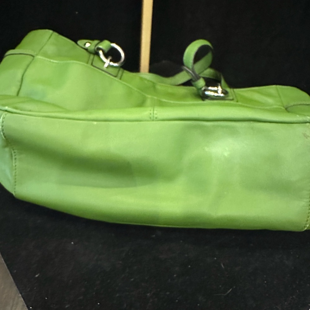☘️Coach Vibrant VINTAGE Gorgeous  Green LeatherTote Arm Candy - Picture 13 of 16